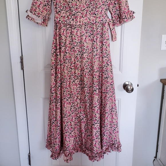 Dress - Picture 3 of 4